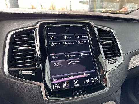 Volvo XC90 2.0 T8 Recharge AWD Inscription | Panoramadak | 7 persoons | Luchtvering | H&K | HUD | Stoel-Verwarming/Ventilatie/Massage | Stuurverwarming | Elektrische Zwenkhaak | Apple Carplay | Android Auto |