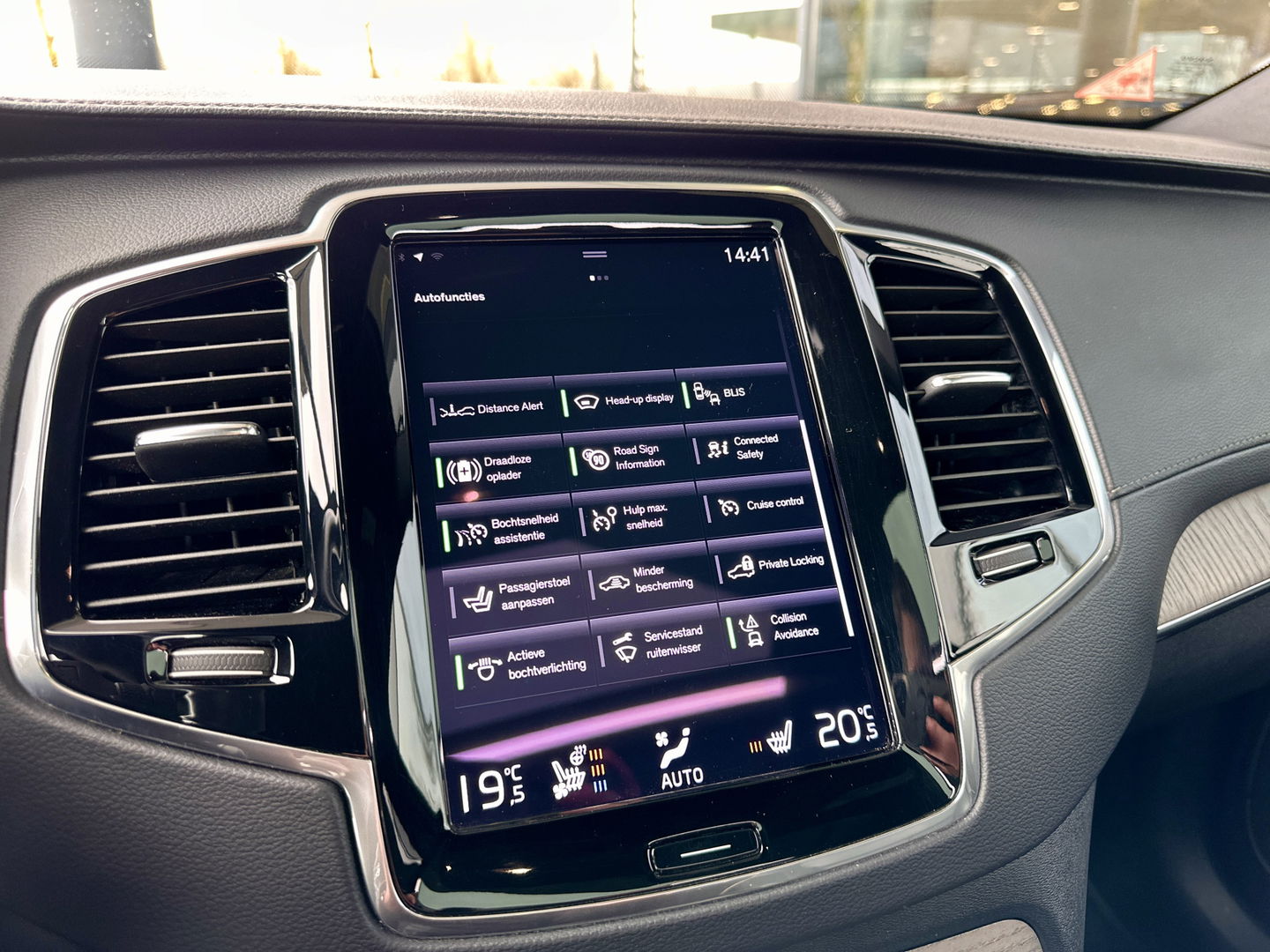 Volvo XC90 2.0 T8 Recharge AWD Inscription | Panoramadak | 7 persoons | Luchtvering | H&K | HUD | Stoel-Verwarming/Ventilatie/Massage | Stuurverwarming | Elektrische Zwenkhaak | Apple Carplay | Android Auto |