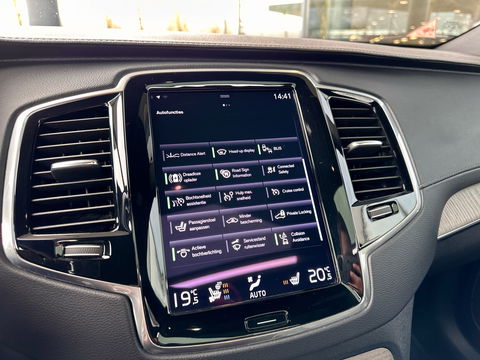 Volvo XC90 2.0 T8 Recharge AWD Inscription | Panoramadak | 7 persoons | Luchtvering | H&K | HUD | Stoel-Verwarming/Ventilatie/Massage | Stuurverwarming | Elektrische Zwenkhaak | Apple Carplay | Android Auto |
