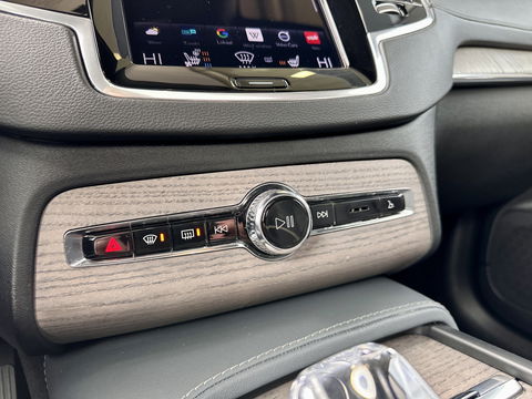 Volvo XC90 2.0 T8 Recharge AWD Inscription | Panoramadak | 7 persoons | Luchtvering | H&K | HUD | Stoel-Verwarming/Ventilatie/Massage | Stuurverwarming | Elektrische Zwenkhaak | Apple Carplay | Android Auto |