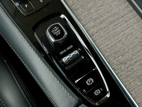 Volvo XC90 2.0 T8 Recharge AWD Inscription | Panoramadak | 7 persoons | Luchtvering | H&K | HUD | Stoel-Verwarming/Ventilatie/Massage | Stuurverwarming | Elektrische Zwenkhaak | Apple Carplay | Android Auto |
