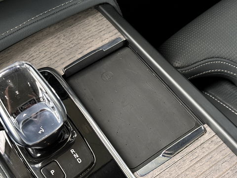 Volvo XC90 2.0 T8 Recharge AWD Inscription | Panoramadak | 7 persoons | Luchtvering | H&K | HUD | Stoel-Verwarming/Ventilatie/Massage | Stuurverwarming | Elektrische Zwenkhaak | Apple Carplay | Android Auto |