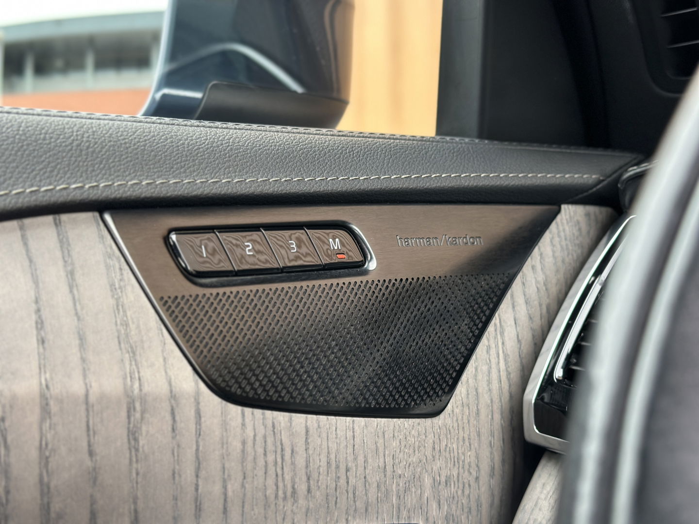 Volvo XC90 2.0 T8 Recharge AWD Inscription | Panoramadak | 7 persoons | Luchtvering | H&K | HUD | Stoel-Verwarming/Ventilatie/Massage | Stuurverwarming | Elektrische Zwenkhaak | Apple Carplay | Android Auto |