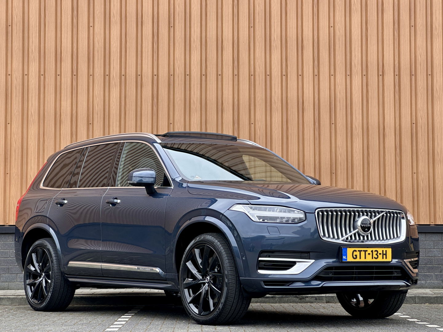 Volvo XC90 2.0 T8 Recharge AWD Inscription | Panoramadak | 7 persoons | Luchtvering | H&K | HUD | Stoel-Verwarming/Ventilatie/Massage | Stuurverwarming | Elektrische Zwenkhaak | Apple Carplay | Android Auto |