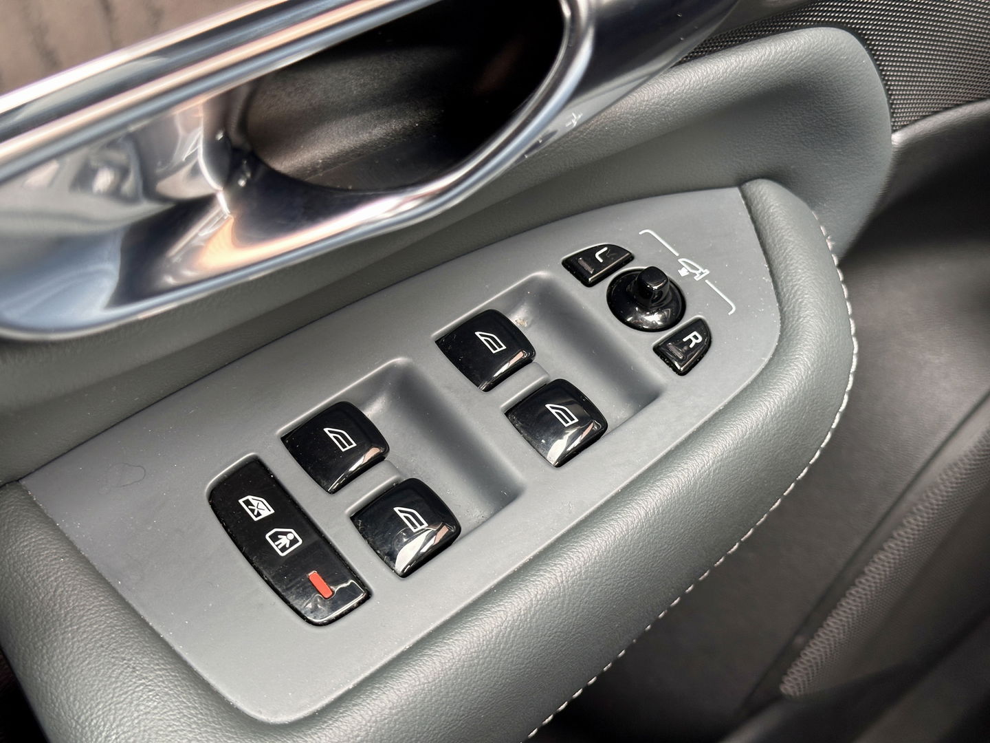 Volvo XC90 2.0 T8 Recharge AWD Inscription | Panoramadak | 7 persoons | Luchtvering | H&K | HUD | Stoel-Verwarming/Ventilatie/Massage | Stuurverwarming | Elektrische Zwenkhaak | Apple Carplay | Android Auto |