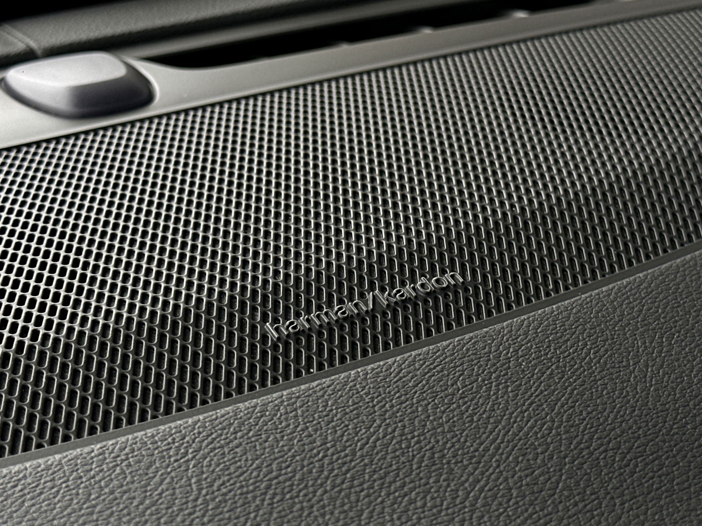 Volvo XC90 2.0 T8 Recharge AWD Inscription | Panoramadak | 7 persoons | Luchtvering | H&K | HUD | Stoel-Verwarming/Ventilatie/Massage | Stuurverwarming | Elektrische Zwenkhaak | Apple Carplay | Android Auto |