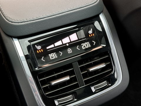 Volvo XC90 2.0 T8 Recharge AWD Inscription | Panoramadak | 7 persoons | Luchtvering | H&K | HUD | Stoel-Verwarming/Ventilatie/Massage | Stuurverwarming | Elektrische Zwenkhaak | Apple Carplay | Android Auto |