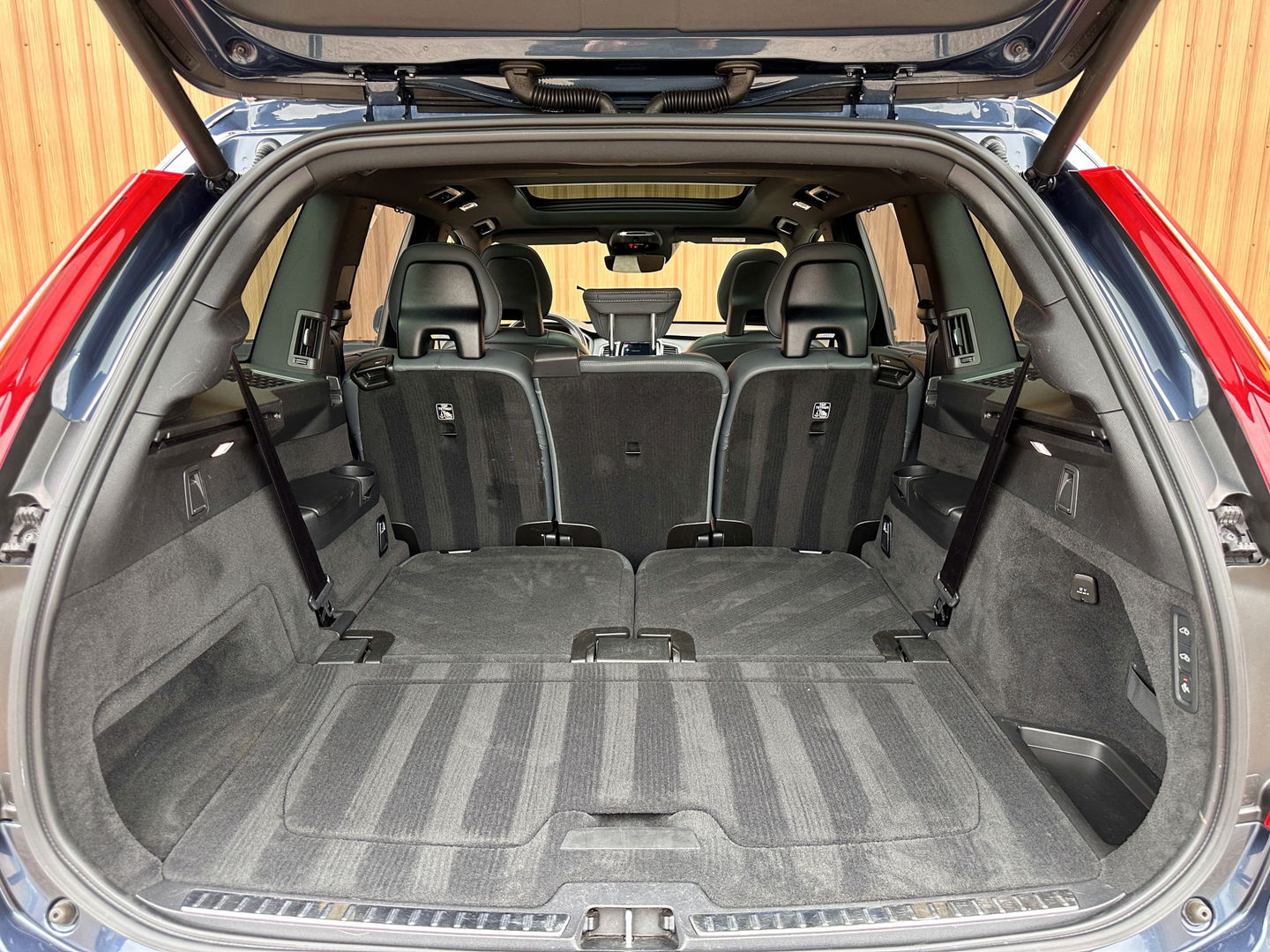 Volvo XC90 2.0 T8 Recharge AWD Inscription | Panoramadak | 7 persoons | Luchtvering | H&K | HUD | Stoel-Verwarming/Ventilatie/Massage | Stuurverwarming | Elektrische Zwenkhaak | Apple Carplay | Android Auto |