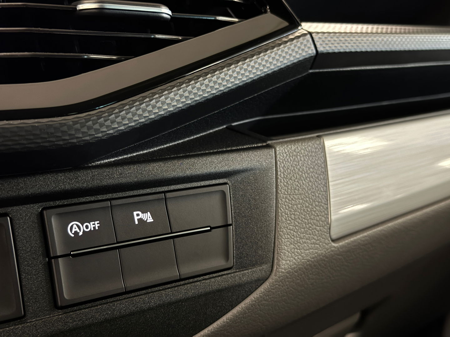 Volkswagen Transporter 2.0 TDI L2H1 30 DC Bulli | Eibach | Dubbel Cabine | Camera | Parkeersensoren | Apple Carplay | Stoelverwarming | DAB | Airconditioning | Navigatie | Uniek |