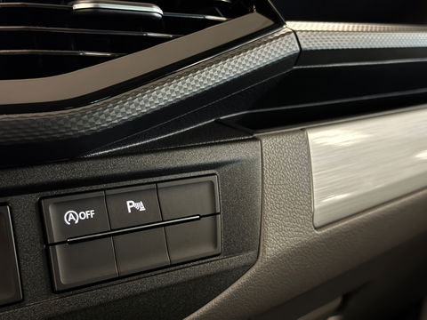 Volkswagen Transporter 2.0 TDI L2H1 30 DC Bulli | Eibach | Dubbel Cabine | Camera | Parkeersensoren | Apple Carplay | Stoelverwarming | DAB | Airconditioning | Navigatie | Uniek |