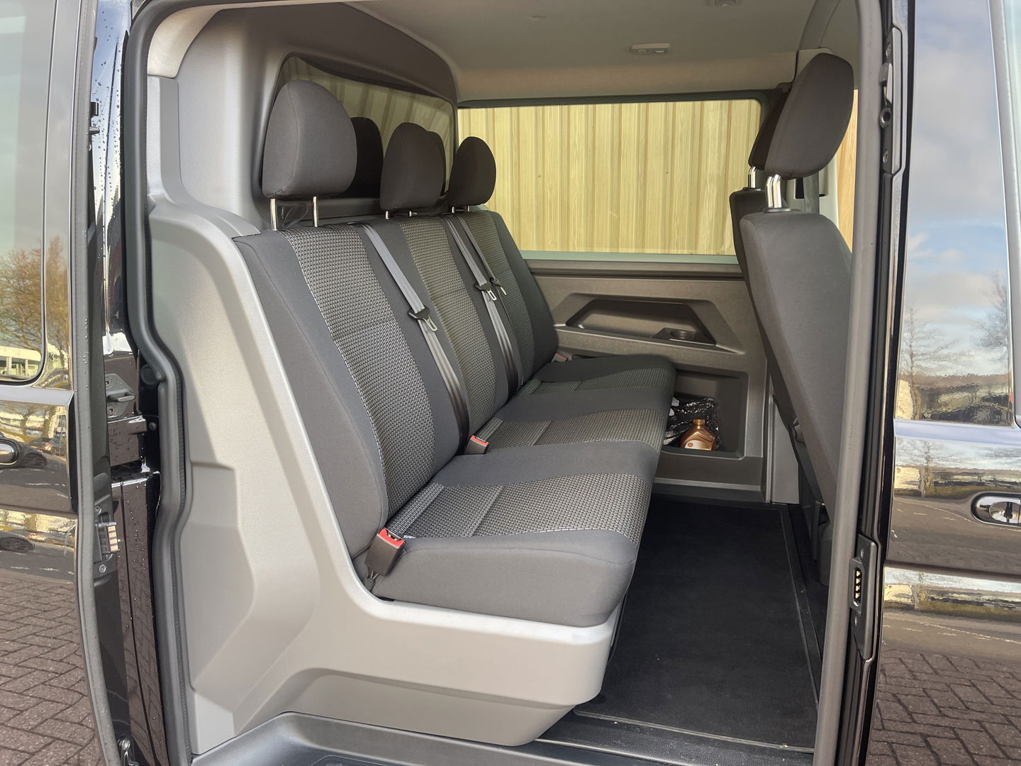 Volkswagen Transporter 2.0 TDI L2H1 30 DC Bulli | Eibach | Dubbel Cabine | Camera | Parkeersensoren | Apple Carplay | Stoelverwarming | DAB | Airconditioning | Navigatie | Uniek |