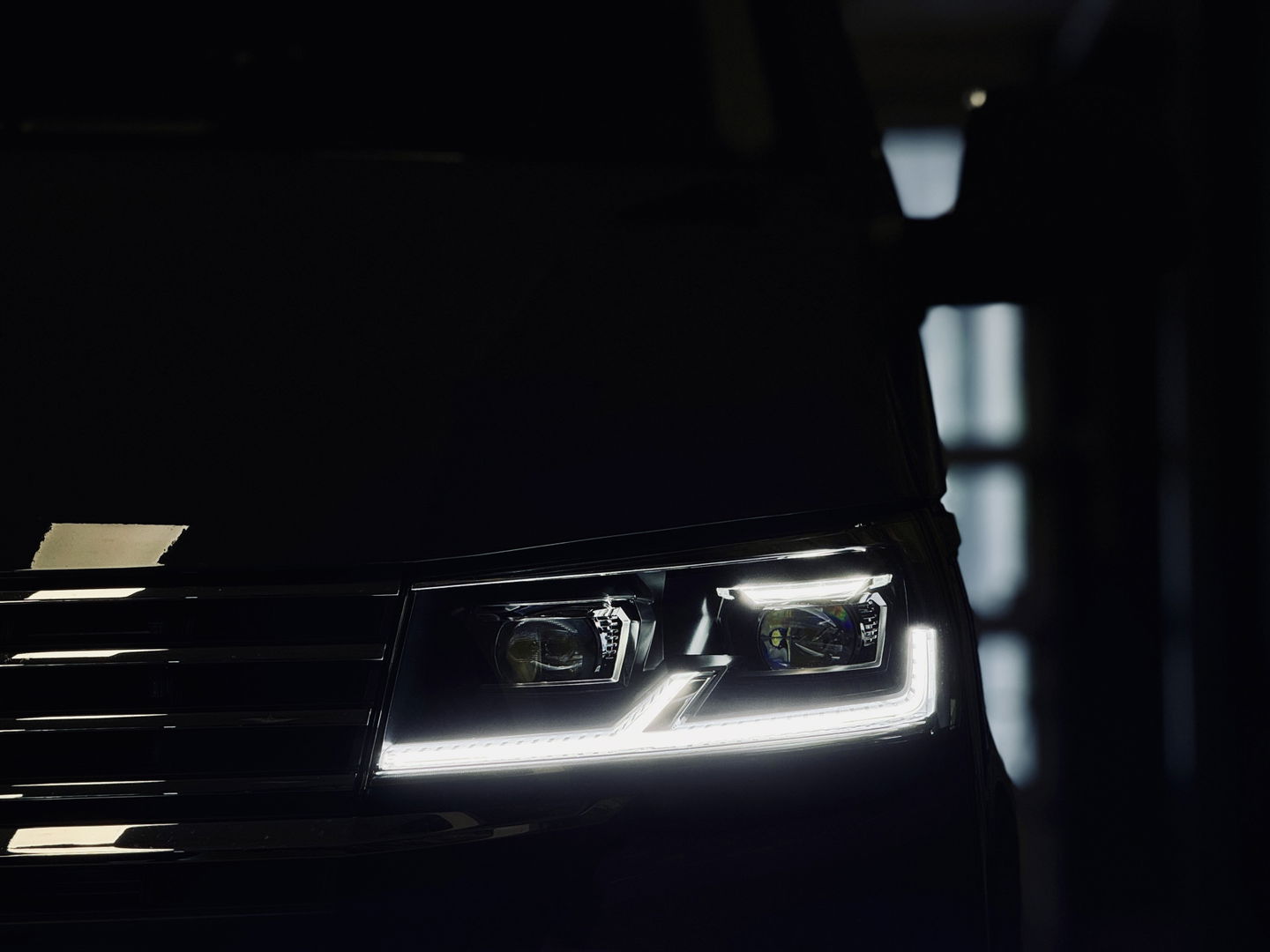 Volkswagen Transporter 2.0 TDI L2H1 30 DC Bulli | Eibach | Dubbel Cabine | Camera | Parkeersensoren | Apple Carplay | Stoelverwarming | DAB | Airconditioning | Navigatie | Uniek |