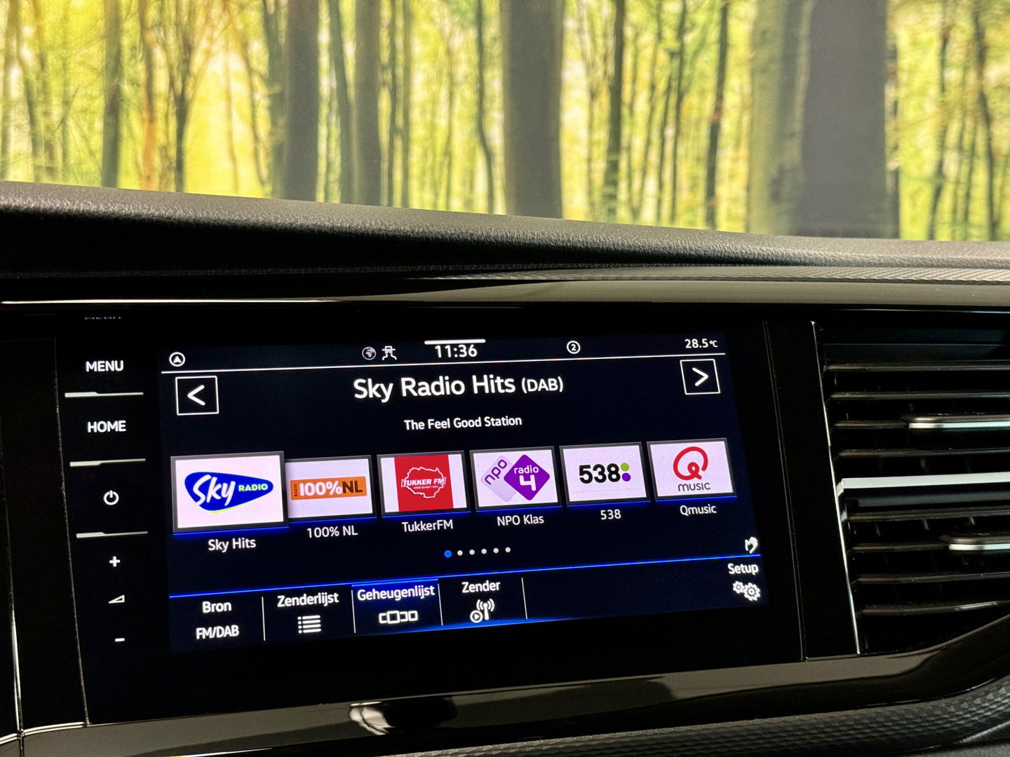 Volkswagen Transporter 2.0 TDI L2H1 30 DC Bulli | Eibach | Dubbel Cabine | Camera | Parkeersensoren | Apple Carplay | Stoelverwarming | DAB | Airconditioning | Navigatie | Uniek |