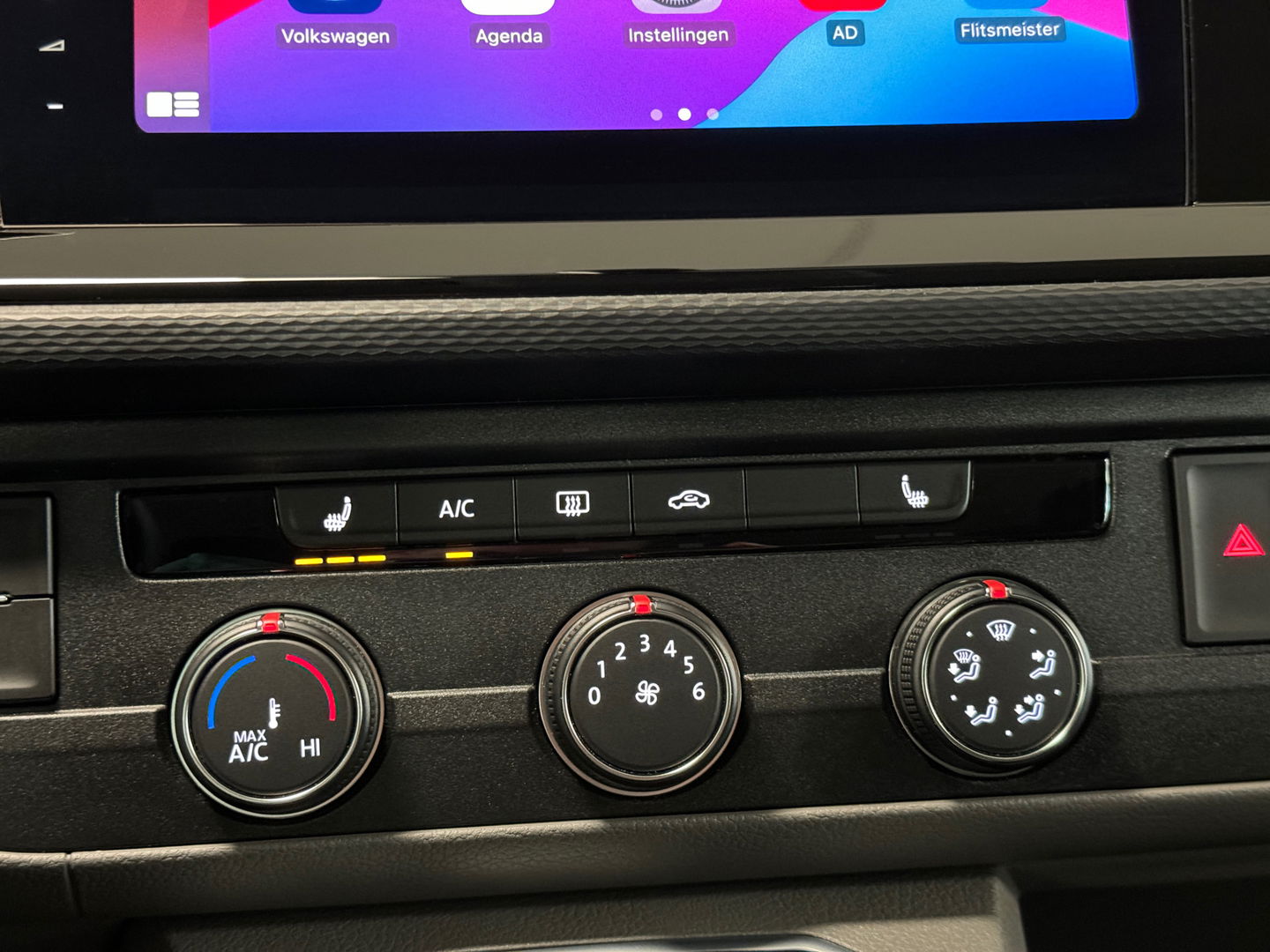 Volkswagen Transporter 2.0 TDI L2H1 30 DC Bulli | Eibach | Dubbel Cabine | Camera | Parkeersensoren | Apple Carplay | Stoelverwarming | DAB | Airconditioning | Navigatie | Uniek |