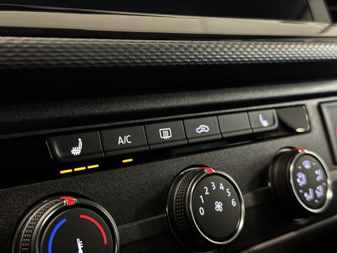 Volkswagen Transporter 2.0 TDI L2H1 30 DC Bulli | Eibach | Dubbel Cabine | Camera | Parkeersensoren | Apple Carplay | Stoelverwarming | DAB | Airconditioning | Navigatie | Uniek |