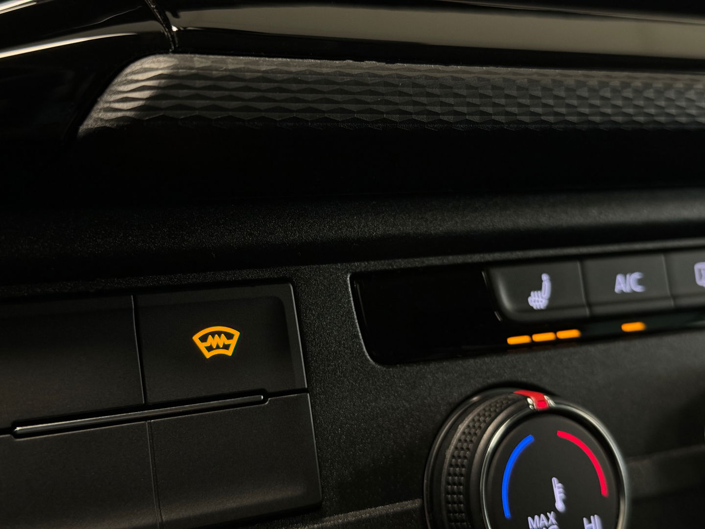 Volkswagen Transporter 2.0 TDI L2H1 30 DC Bulli | Eibach | Dubbel Cabine | Camera | Parkeersensoren | Apple Carplay | Stoelverwarming | DAB | Airconditioning | Navigatie | Uniek |