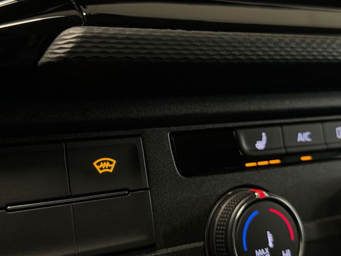 Volkswagen Transporter 2.0 TDI L2H1 30 DC Bulli | Eibach | Dubbel Cabine | Camera | Parkeersensoren | Apple Carplay | Stoelverwarming | DAB | Airconditioning | Navigatie | Uniek |