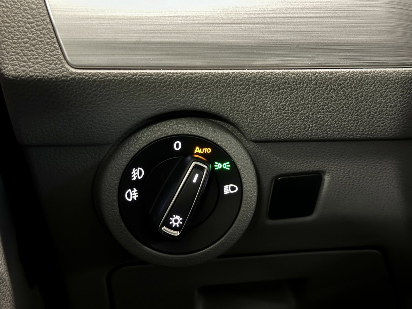 Volkswagen Transporter 2.0 TDI L2H1 30 DC Bulli | Eibach | Dubbel Cabine | Camera | Parkeersensoren | Apple Carplay | Stoelverwarming | DAB | Airconditioning | Navigatie | Uniek |