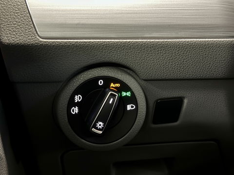 Volkswagen Transporter 2.0 TDI L2H1 30 DC Bulli | Eibach | Dubbel Cabine | Camera | Parkeersensoren | Apple Carplay | Stoelverwarming | DAB | Airconditioning | Navigatie | Uniek |