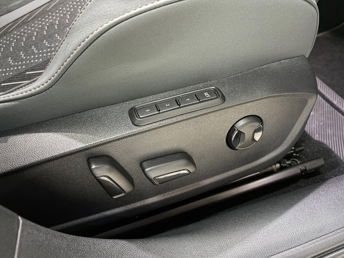 CUPRA Formentor 2.0 TSI DSG 4drive vz extreme Pano*Full-option