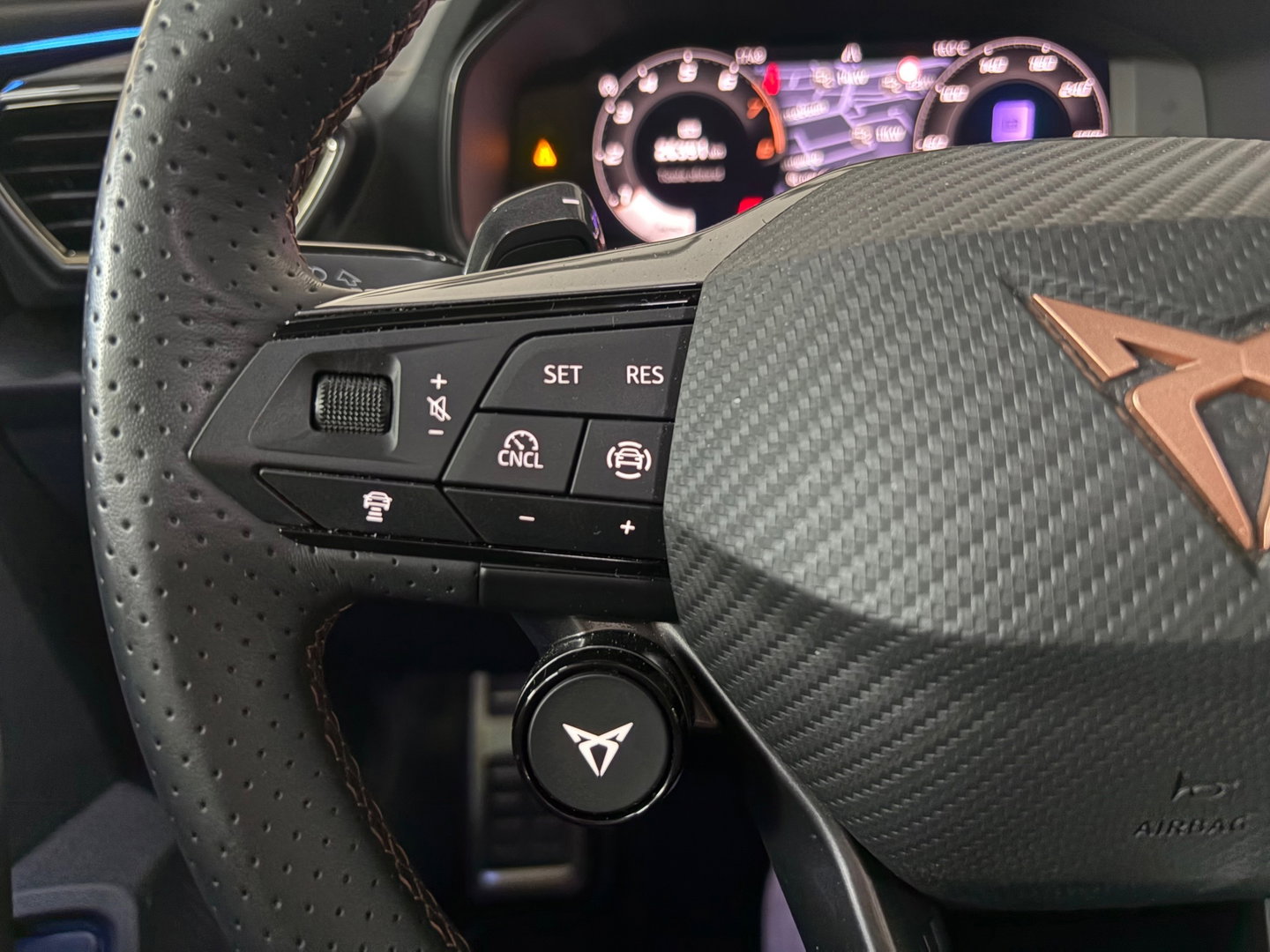 CUPRA Formentor 2.0 TSI DSG 4drive vz extreme Pano*Full-option