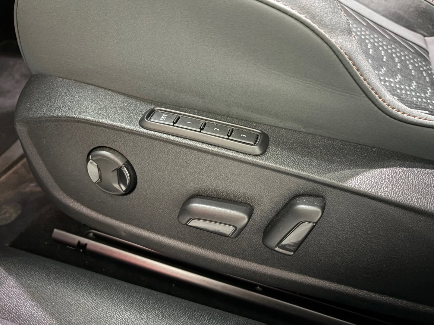 CUPRA Formentor 2.0 TSI DSG 4drive vz extreme Pano*Full-option