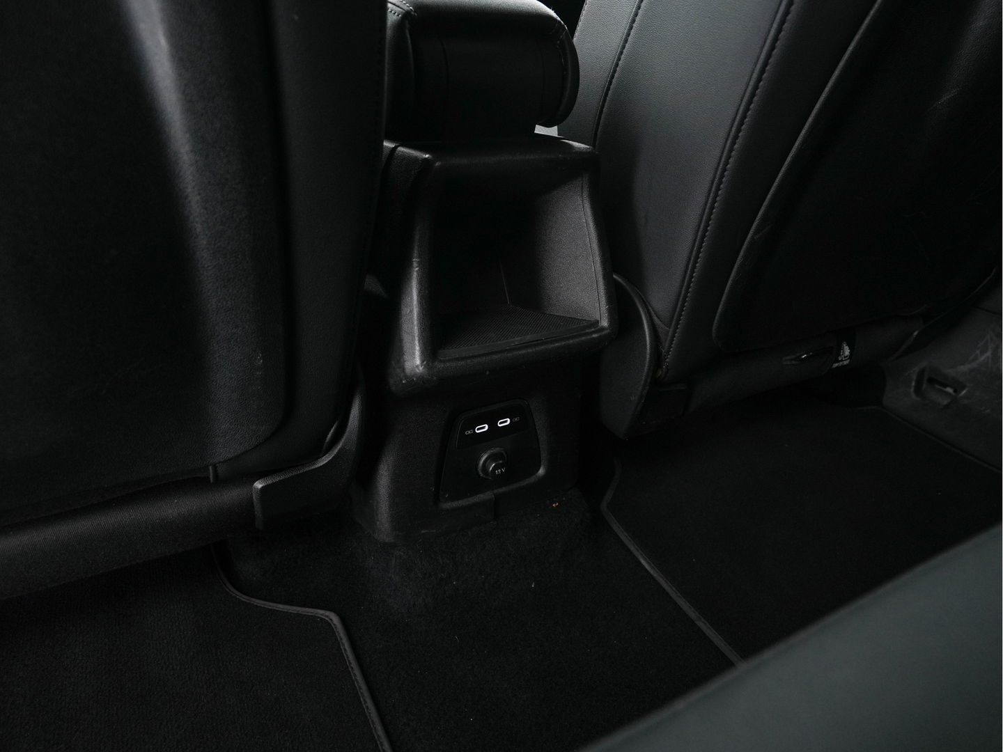 Audi Q4 e-tron 40 S-line Launch edition Competition 77 kWh [ 3-Fase-11kW ] {SOH-93%} (INCL-BTW) *HEATPUMP | LEATHER-FABRIC | SONOS-AUDIO | MATRIX-LED | ADAPTIVE-CRUISE | HEATED-SPORTSEATS | AMBIENTLIGHT | DIGI-COCKPIT | CAMERA | KEYLESS | DAB+ | NAVI-FULLMAP | TOWBAR |