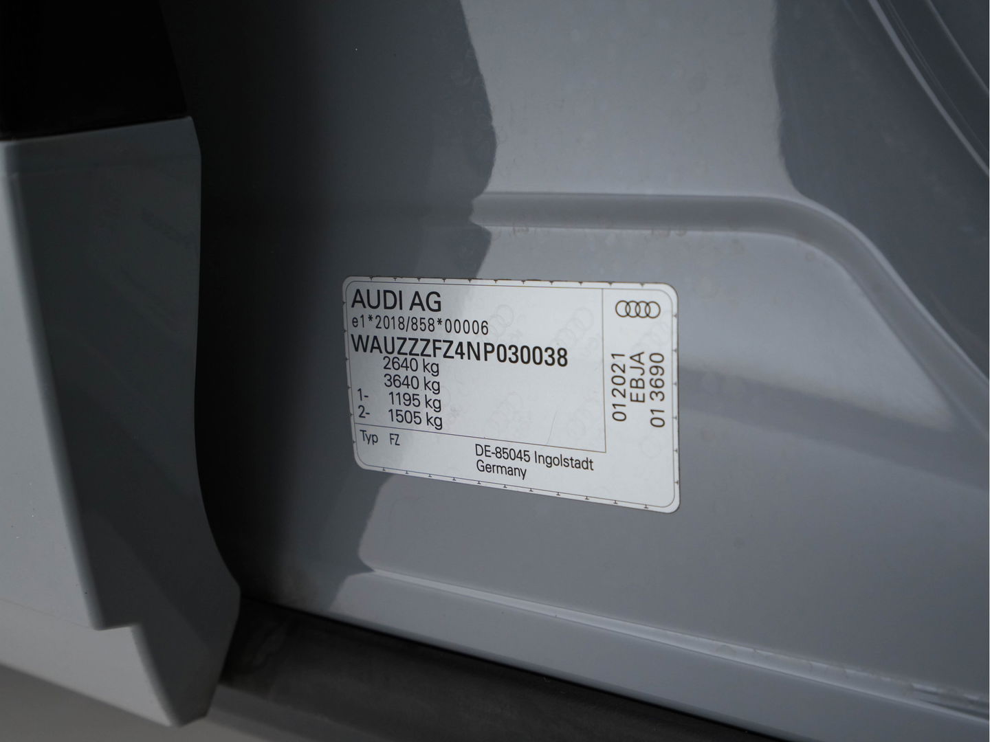 Audi Q4 e-tron 40 S-line Launch edition Competition 77 kWh [ 3-Fase-11kW ] {SOH-93%} (INCL-BTW) *HEATPUMP | LEATHER-FABRIC | SONOS-AUDIO | MATRIX-LED | ADAPTIVE-CRUISE | HEATED-SPORTSEATS | AMBIENTLIGHT | DIGI-COCKPIT | CAMERA | KEYLESS | DAB+ | NAVI-FULLMAP | TOWBAR |