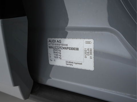 Audi Q4 e-tron 40 S-line Launch edition Competition 77 kWh [ 3-Fase-11kW ] {SOH-93%} (INCL-BTW) *HEATPUMP | LEATHER-FABRIC | SONOS-AUDIO | MATRIX-LED | ADAPTIVE-CRUISE | HEATED-SPORTSEATS | AMBIENTLIGHT | DIGI-COCKPIT | CAMERA | KEYLESS | DAB+ | NAVI-FULLMAP | TOWBAR |