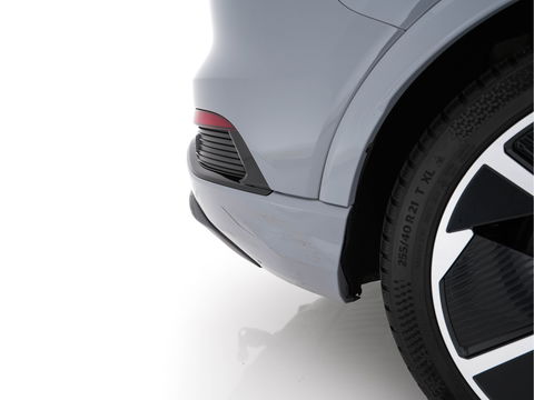 Audi Q4 e-tron 40 S-line Launch edition Competition 77 kWh [ 3-Fase-11kW ] {SOH-93%} (INCL-BTW) *HEATPUMP | LEATHER-FABRIC | SONOS-AUDIO | MATRIX-LED | ADAPTIVE-CRUISE | HEATED-SPORTSEATS | AMBIENTLIGHT | DIGI-COCKPIT | CAMERA | KEYLESS | DAB+ | NAVI-FULLMAP | TOWBAR |