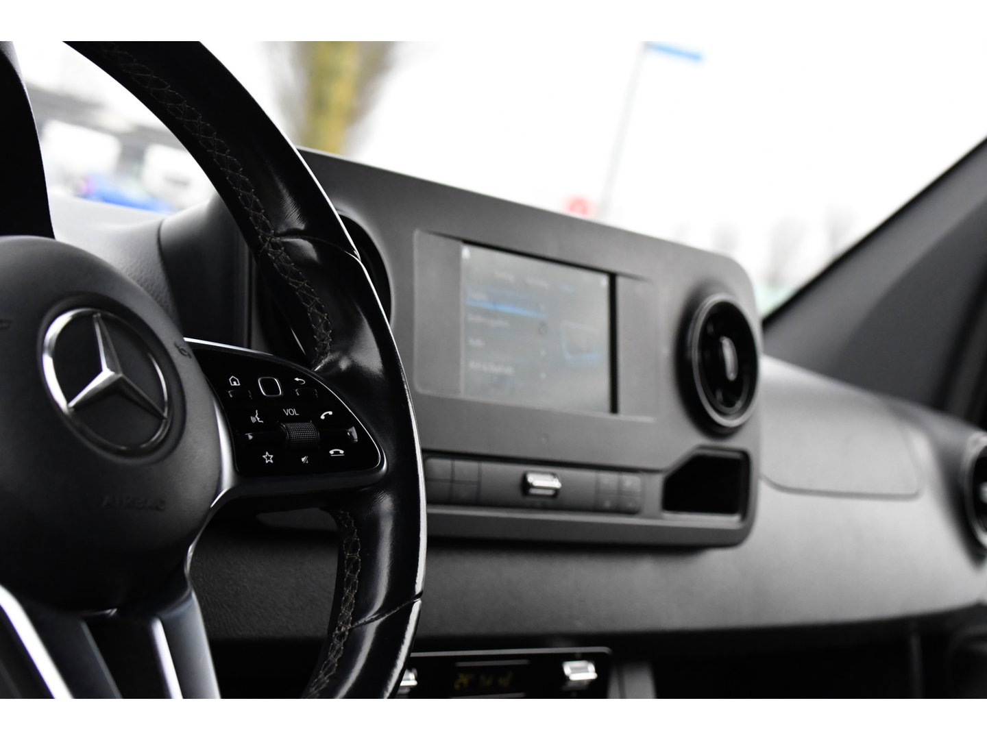Mercedes-Benz Sprinter 317 1.9 CDI L2H2 RWD PB Edition Camera, Cruise, Carplay, LED, Leder, Stoelverwaming, 170pk, Trekhaak, Automaat, Mbux, Uniek!