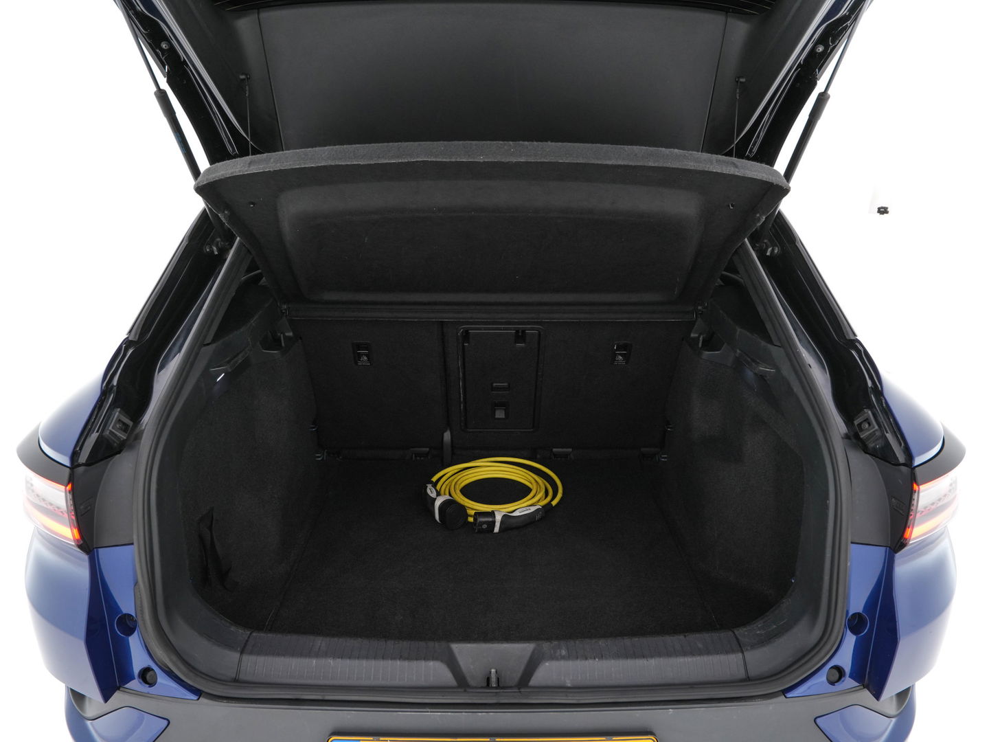 Volkswagen ID.4 First 77 kWh [ 3-Fase-11kW ] {SOH-83%} (INCL-BTW) *LEATHER-MICROFIBRE | FULL-LED | CRUISE | HEATED-COMFORTSEATS | DIGI-COCKPIT | AMBIENTLIGHT | NAVI-FULLMAP | PDC | TOWBAR | PRIVACY-GLASS | CAMERA | 20''ALU*