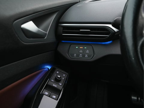 Volkswagen ID.4 First 77 kWh [ 3-Fase-11kW ] {SOH-83%} (INCL-BTW) *LEATHER-MICROFIBRE | FULL-LED | CRUISE | HEATED-COMFORTSEATS | DIGI-COCKPIT | AMBIENTLIGHT | NAVI-FULLMAP | PDC | TOWBAR | PRIVACY-GLASS | CAMERA | 20''ALU*