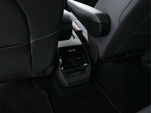 Volkswagen ID.4 First 77 kWh [ 3-Fase-11kW ] {SOH-83%} (INCL-BTW) *LEATHER-MICROFIBRE | FULL-LED | CRUISE | HEATED-COMFORTSEATS | DIGI-COCKPIT | AMBIENTLIGHT | NAVI-FULLMAP | PDC | TOWBAR | PRIVACY-GLASS | CAMERA | 20''ALU*