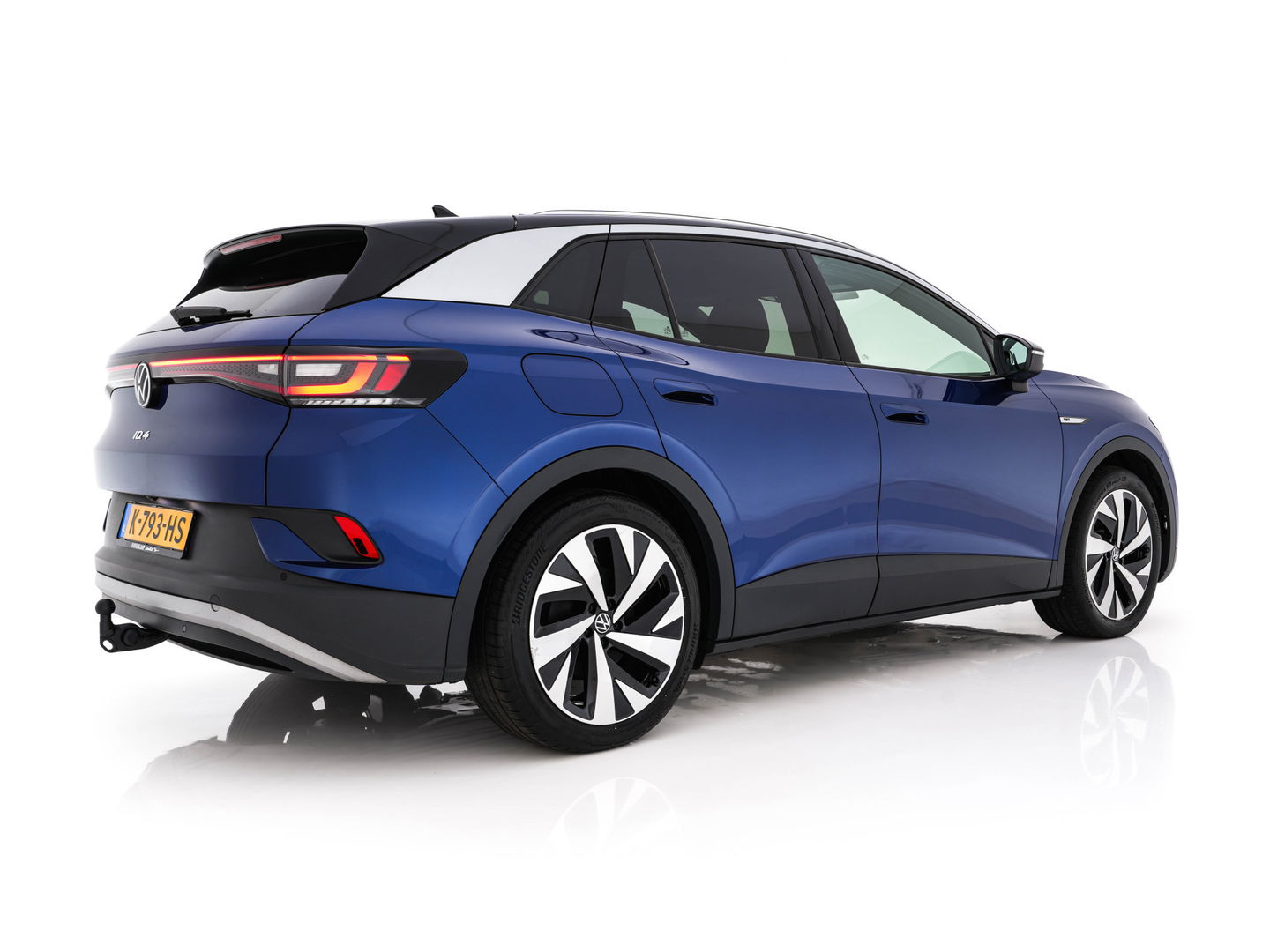 Volkswagen ID.4 First 77 kWh [ 3-Fase-11kW ] {SOH-83%} (INCL-BTW) *LEATHER-MICROFIBRE | FULL-LED | CRUISE | HEATED-COMFORTSEATS | DIGI-COCKPIT | AMBIENTLIGHT | NAVI-FULLMAP | PDC | TOWBAR | PRIVACY-GLASS | CAMERA | 20''ALU*