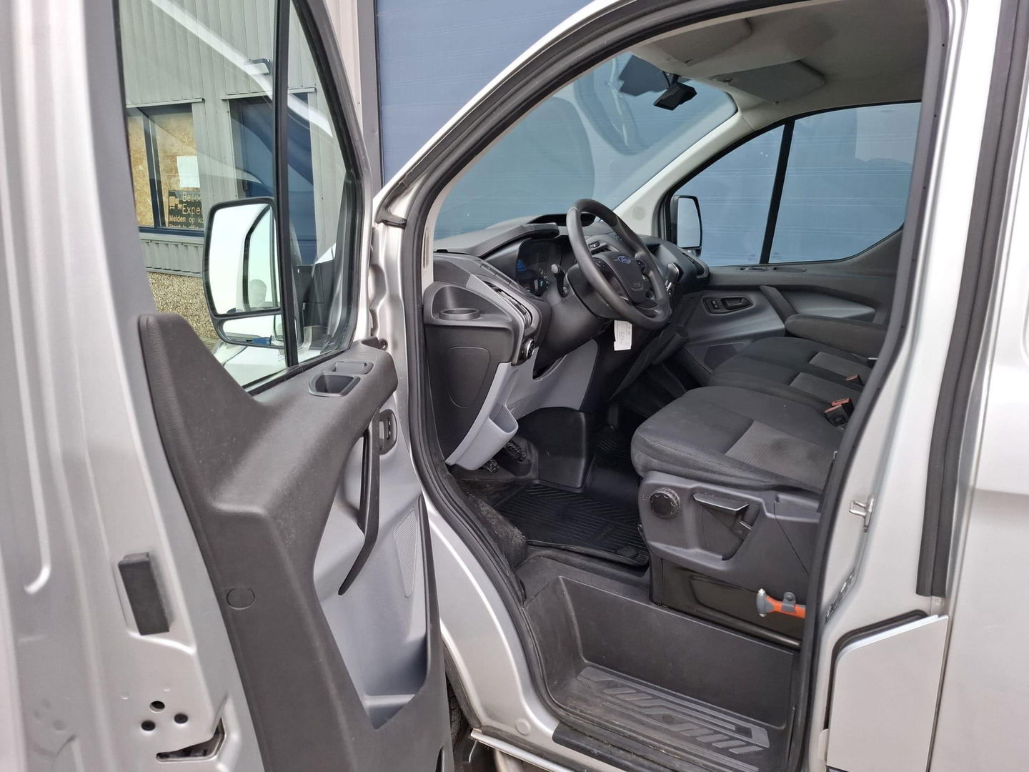 Ford Transit Custom 270 2.0 TDCI L1H1 Economy Edition AIRCO / TREKHAAK / EURO 6 / 3 ZITS