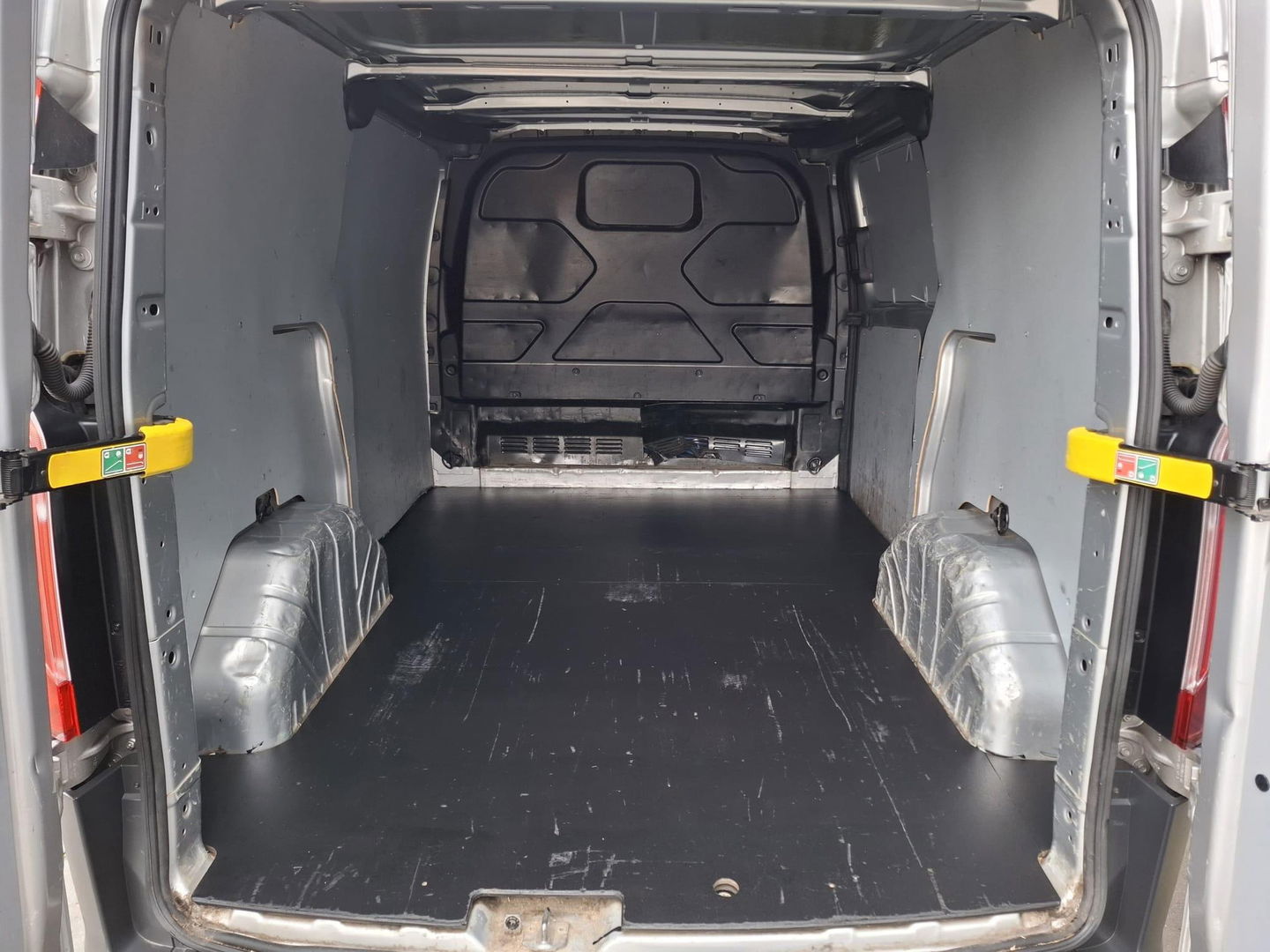 Ford Transit Custom 270 2.0 TDCI L1H1 Economy Edition AIRCO / TREKHAAK / EURO 6 / 3 ZITS