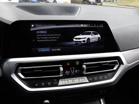 BMW 3-serie 330e eDrive Edition 292PK M Sport | Schuifdak | Camera