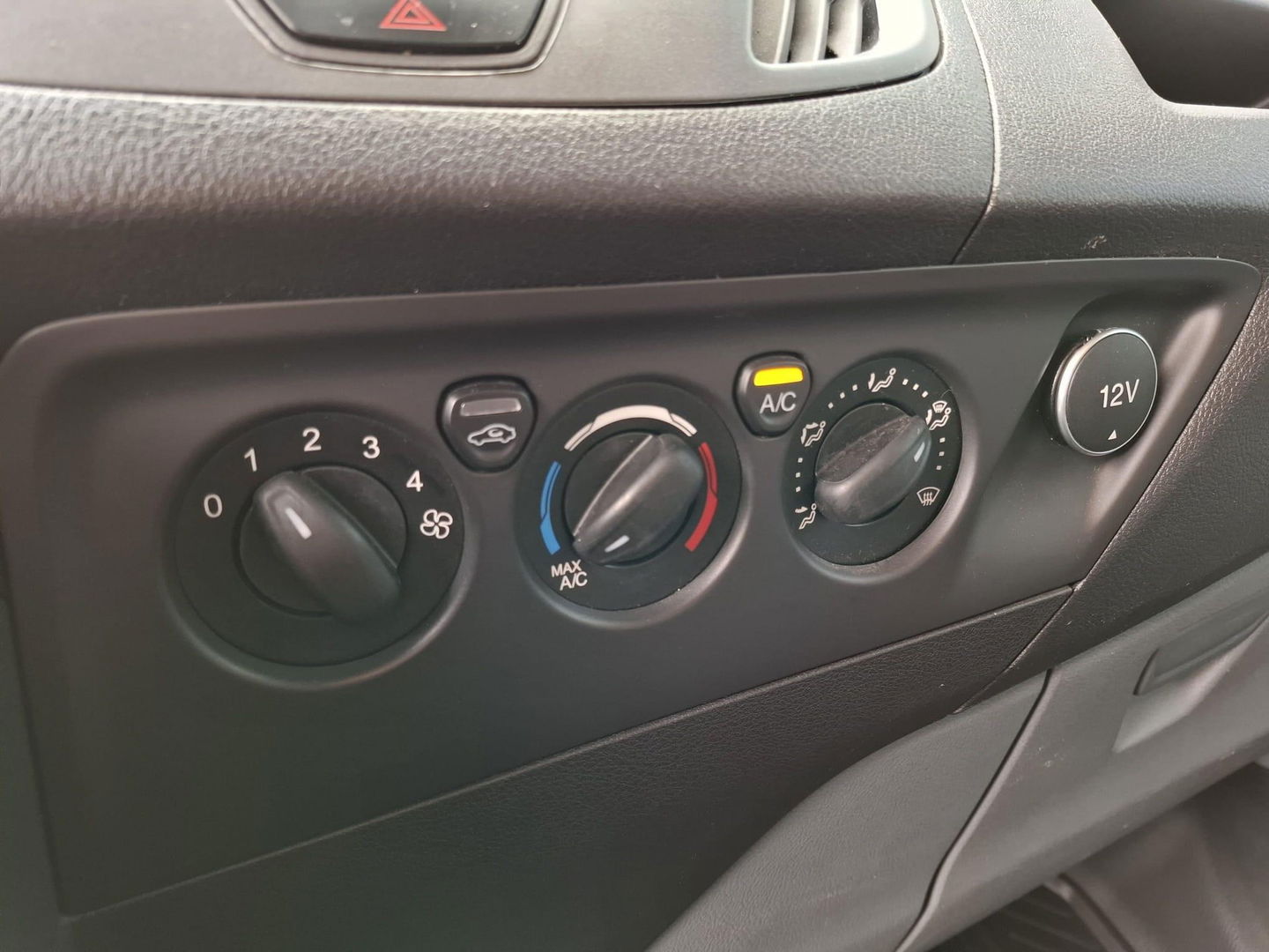 Ford Transit Custom 270 2.0 TDCI L1H1 Economy Edition AIRCO / TREKHAAK / EURO 6 / 3 ZITS