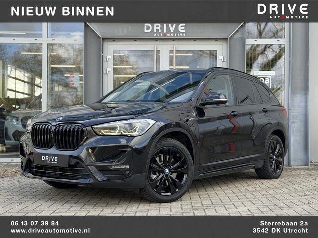 BMW X1 - xDrive25e High Ex. Sportline Black|Leer|memory|Cam|Sfeer