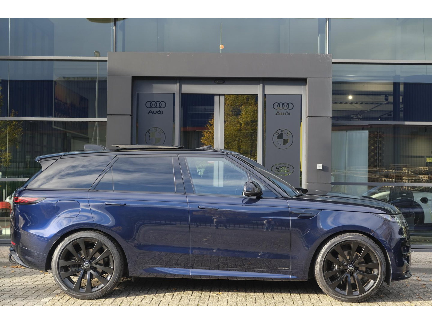 Land Rover Range Rover Sport D350 350pk Autobiography Panoramadak Massage Stoelkoeling Meridian 3d Trekhaak 24" LMV