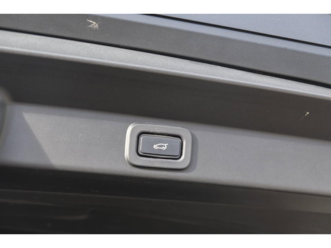 Land Rover Range Rover Sport D350 350pk Autobiography Panoramadak Massage Stoelkoeling Meridian 3d Trekhaak 24" LMV