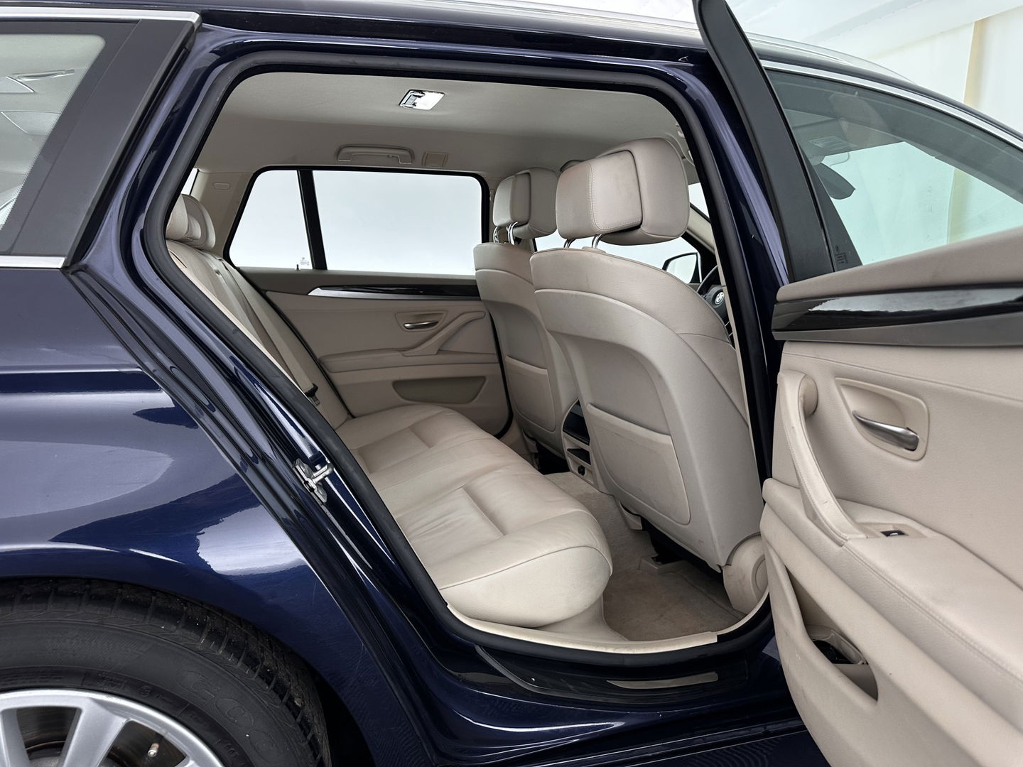 BMW 5 Serie Touring 525xd High Executive AWD *AUT | LEATHER | BI- XENON | HEATED-SPORTSEATS | NAVI-FULLMAP | ECC | PDC | 17"ALU*