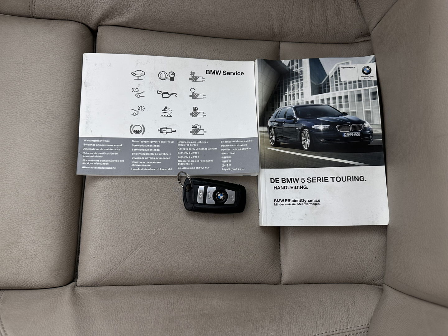 BMW 5 Serie Touring 525xd High Executive AWD Aut*  LEATHER | BI-XENON | HEATED-SPORTSEATS | NAVI-FULLMAP | ECC | PDC | 17"ALU*