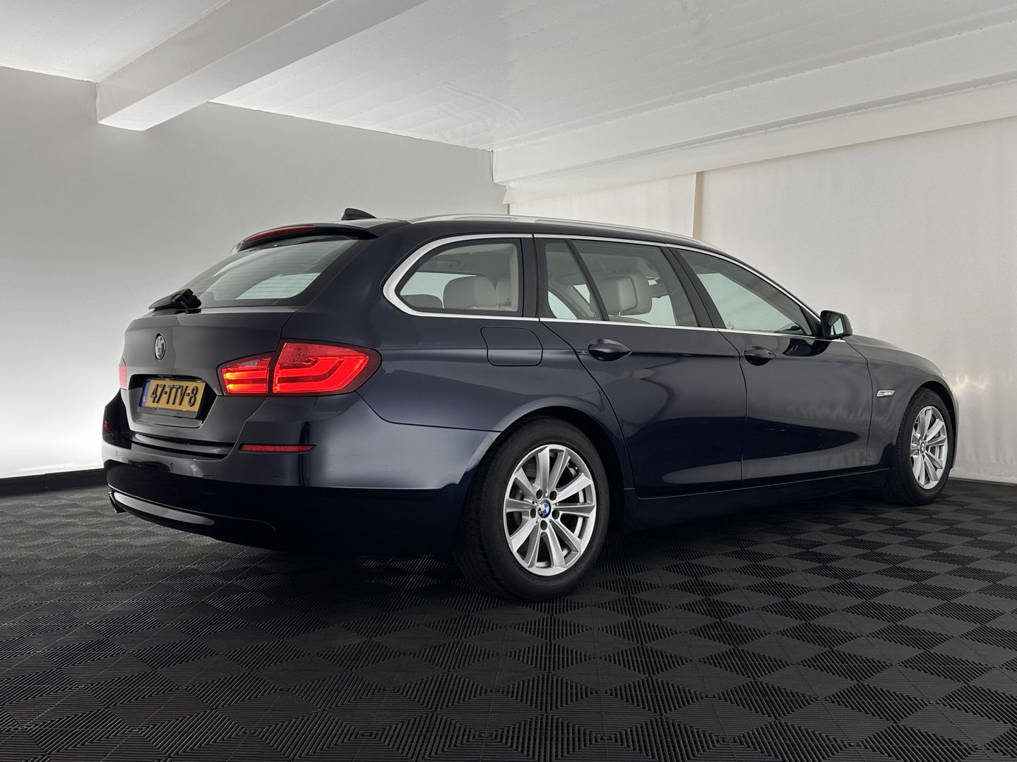 BMW 5 Serie Touring 525xd High Executive AWD *AUT | LEATHER | BI- XENON | HEATED-SPORTSEATS | NAVI-FULLMAP | ECC | PDC | 17"ALU*