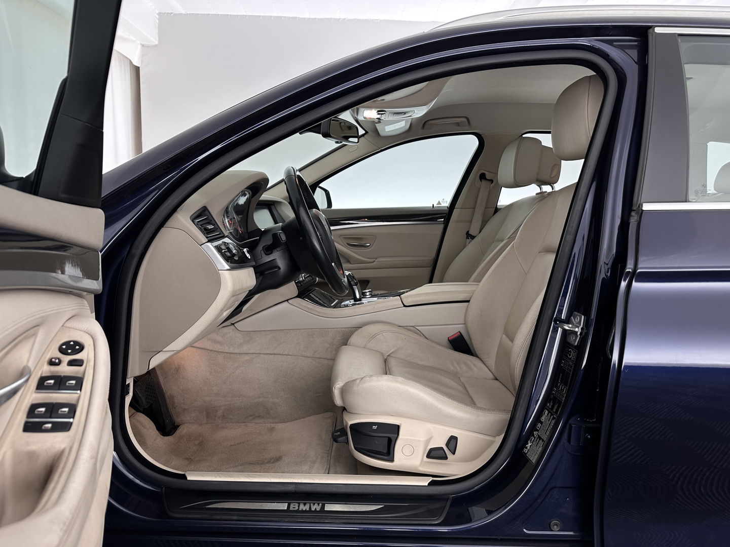 BMW 5 Serie Touring 525xd High Executive AWD *AUT | LEATHER | BI- XENON | HEATED-SPORTSEATS | NAVI-FULLMAP | ECC | PDC | 17"ALU*