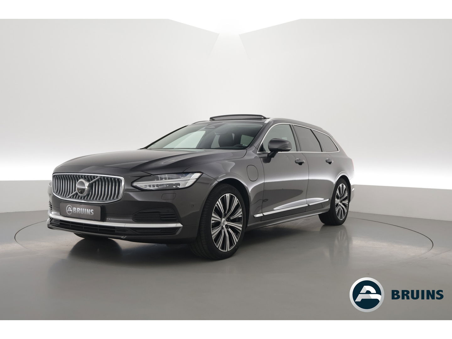 Volvo V90 2.0 T6 Plug-in hybrid AWD Ultimate Bright | Pano | 360 Cam | Stoel ventilatie | ACC | Blis | H&K Audio | uitvoering controleren