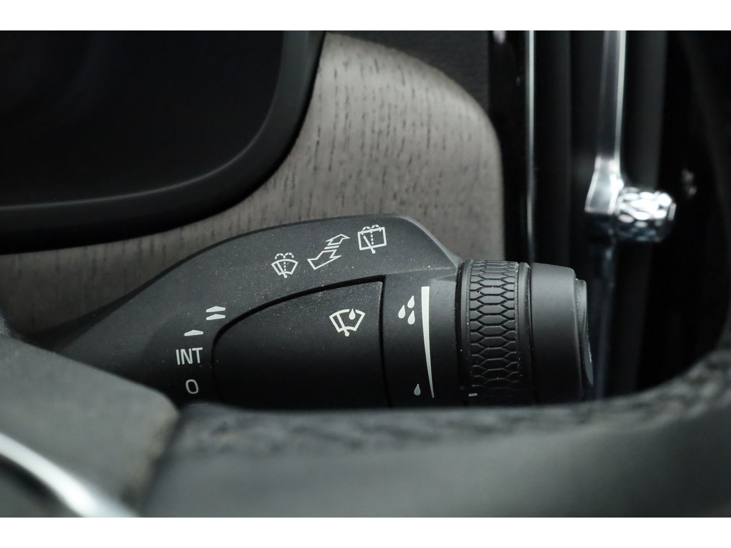 Volvo V90 2.0 T6 Plug-in hybrid AWD Ultimate Bright | Pano | 360 Cam | Stoel ventilatie | ACC | Blis | H&K Audio | uitvoering controleren