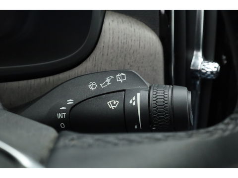 Volvo V90 2.0 T6 Plug-in hybrid AWD Ultimate Bright | Pano | 360 Cam | Stoel ventilatie | ACC | Blis | H&K Audio | uitvoering controleren