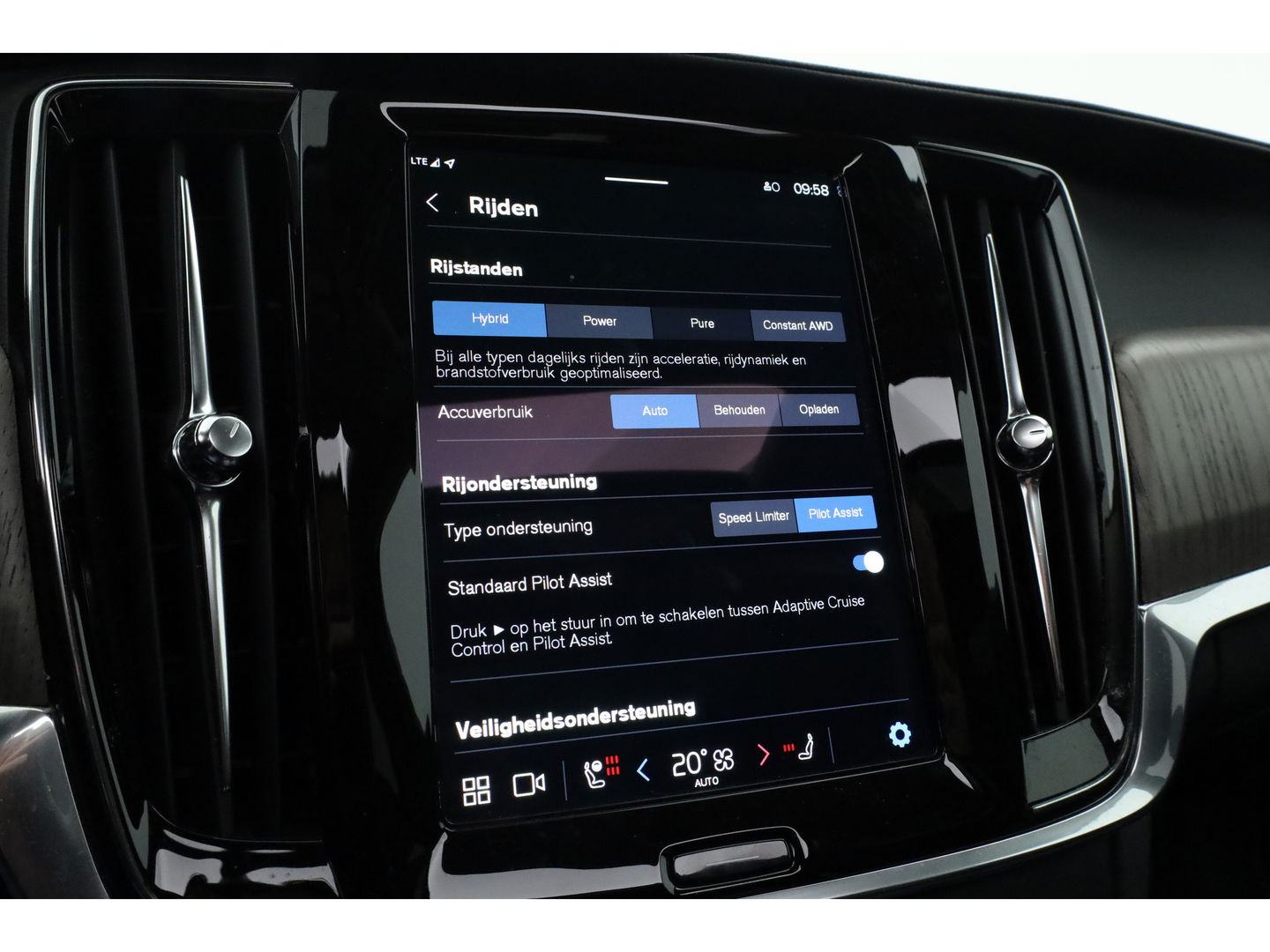 Volvo V90 2.0 T6 Plug-in hybrid AWD Ultimate Bright | Pano | 360 Cam | Stoel ventilatie | ACC | Blis | H&K Audio | uitvoering controleren